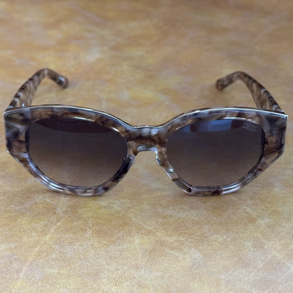 Dezi Charge It Sunglasses - Picture 4 of 11